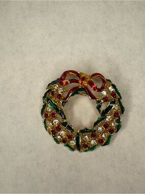Vintage Gold Tone Christmas Wreath Pin Rhinestone  Colorful Enamel Red Green